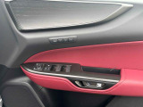 ウィンドウスイッチまわり『使用頻度が多い運転席側のスイッチまわり。目立つ傷もなく綺麗な状態を保っています。』