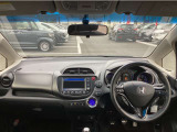 前方視界はフィットの伝統で広々しています。運転もしやすいですね。