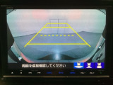 バックでの車庫入れも安心です! リアカメラが付いているバックモニター付のナビを装備しております。操作線もついており距離感も画面から確認できます。