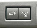 【パワーバックドア】スマートキーや運転席のボタンを押すだけでリアゲートが自動で開閉します!荷物を持っている時や、高い位置にあるバックドアを閉める際に便利な機能です♪