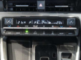 左右独立温度コントロールフルオートエアコンです。運転席、助手席それぞれで独立して温度設定ができます。冷え性の方が乗っても安心ですね♪