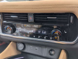 オートエアコンで温度を設定するだけで快適な車内環境を維持することができます!