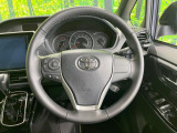 【純正革巻きステアリング】上質な革を使用することで、手にしっかり馴染みとても運転しやすいハンドルです♪