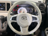 インテリアに合わせたデザインのステアリングは、運転される方のことも考え、運転しやすい形状、大きさです。是非一度、実際に触ってお確かめください。