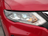 LEDヘッドライトは省電力ですが、純白光で驚くほど明るく夜道を照らしてくれます。さらに解錠操作に応じてLEDポジションライトを点灯させるフレンドリーライト機能を装備。