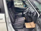 運転席もこの広さで乗り降りに便利!