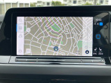 スマートフォン用アプリ[Apple CarPlay][Android Auto]対応の純正ナビ Discover Pro を装備、ラジオのほか、USB、Bluetoothハンズフリー通話にも対応。