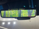 【デジタルインナーミラー】後席の大きな荷物や同乗者で後方が確認しづらい時でも安心!カメラが撮影した車両後方の映像をルームミラー内に表示。クリアな視界で状況の確認が可能です!