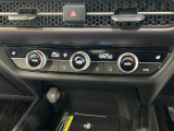 オートエアコンは左右席で独立温度コントロールが可能です。運転席はキンキンに冷やして助手席はマイルドにと言った設定が可能です☆暑さ寒さでケンカすることもなくなりますね♪