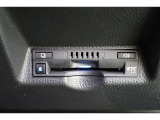 ETCはナビ連動機能付です。利用日や料金の確認がモニターで出来て便利ですよ。納車前には使用できるようにセットアップをさせていただきます。ETCカードの取扱もしておりますのでご相談下さいね。