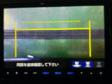 バックカメラの画像です。ガイドラインがスムースな車庫入れをサポートいたします。車庫入れの安心感がアップしますね。
