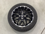 当社にてデモ走行時に装着していたワンシーズン使用の中古スタットレスタイヤ+ホイール4本セットを用意致しました。(2025年製、タイヤ+ホイールは現状渡し、保証対象外です)