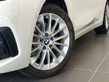 BMW純正アロイホイールはモデルやパッケージに合わせてデザインされています。洗練されたデザインで、足元の個性を引き立てます。