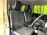 運転席まわりには十分なスペースがあり、大柄な方でもゆったり運転していただける環境です。