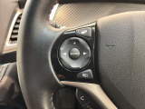 ステアリングにオーディオ操作スイッチが付いています。オーディオ画面に直接タッチしなくても操作が出来ますので、運転に集中できます。