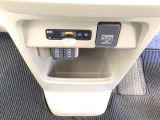 充電用USBジャックを2個装備!iPhoneはもちろん少しアンペアが高めのiPadも充電することが出来ます(運転しながら充電できます)