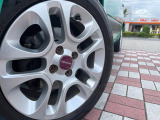 ●純正15インチアルミホイール:輸入車ならではの卓越した走りを支えるホイールと足回りです!日本車の走りに慣れている方にもぜひ体感して頂きたいほど、高いレベルでまとまっています!