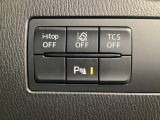 運転席脇のクラスタースイッチ部分にはパーキングセンサー、車線逸脱警報OFF、その他走行系スイッチを集中配置しております。
