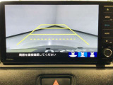【バックカメラ】運転が苦手な方も車庫入れラクラクです!ギアをリバースに入れれば自動的に切り換わりますので、面倒な操作は不要です♪狭い駐車場もお車を傷つけず安心ですね!
