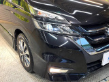 【LEDヘッドライト】悪天候や夜間走行時も良好な視界を確保し安心して運転できる高輝度LEDヘッドライトを装備!点灯速度が早く、消費電力も抑えられています。