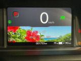 運転時の視界周辺の見やすい位置に、メーターやディスプレーをレイアウト。