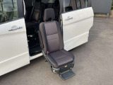 セレナ 1.2 e-POWER ハイウェイスターV セカンドスライドアップシート 