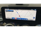 【コマンドシステム】センターのコントローラーとスイッチ類及び音声認識機能により、ナビゲーションやオーディオ&ビジュアル、車両設定等を安全に操作できます。また高精度ディスプレイを採用しています。