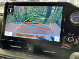 【バックカメラ】駐車時に後方がリアルタイム映像で確認できます。大型商業施設や立体駐車場での駐車時や、夜間のバック時に大活躍!運転スキルに関わらず、今や必須となった装備のひとつです!