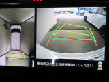 パノラミックビューモニター付きです。車両を上から見たような映像をディスプレイオーディオ画面に表示、運転席からの目線だけでは見にくい、車両周辺の状況をリアルタイムでしっかり確認できます。