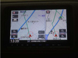 純正8インチプレミアムインターナビ(VXM-185VFEi)&バックカメラが装備されているので、普段の使い勝手もロングドライブも快適です。