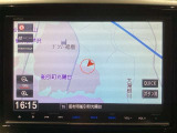 ワイド画面のナビゲーションは、フルセグTV対応のGathers純正メモリーナビを搭載しています。ナビに曲を記憶させるミュージックサーバー使用時は、別途SDカードが必要になります。