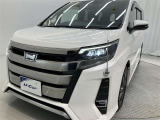 LEDヘッドライトです。デザイン性がよくとても明るいので、夜間の走行や悪天候でも安心です。しかも長寿命!