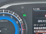 対向車や周囲の状況を判断してハイビーム/ロービームを自動で切り替えます。積極的にハイビームを使い、夜間でも安心して走行できます。