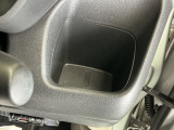 ドリンクホルダー/小物入れにもなって便利です