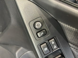 狭い駐車場で便利な電動格納ドアミラーが付いています。