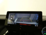 パノラミックビューモニター付きです。車両を上から見たような映像を画面に表示。運転席からの目視だけでは見にくい、車両周辺の状況をリアルタイムでしっかり確認できます。