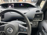 プロパイロット(同一車線運転支援)アクセル・ブレーキ・ステアリング操作をクルマがサポート。高速道路などで、ドライバーの負担を軽減します。