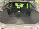 後席を格納すると、これだけの広さが!シーンに合わせたシートアレンジで、大きな荷物も積むことが出来ます♪