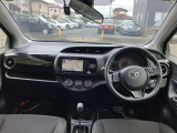 【運転席・インパネまわり】ハンドル・シート・フロアーなど隅々までプロによるクリーニング済み☆彡キレイな車内でドライブが一層快適にお楽しみいただけます!!