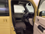 フィット感のあるシート。しっかりと支えてくれるので、長時間の運転を快適にサポートしてくれます。