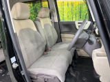 運転席シート廻りは使用感も少なく、良好な状態となっています。前オーナー様が丁寧に使っていたことがよくわかりますね。
