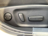 【パワーシート】スイッチ一つで簡単にシートの微調整が可能!電動だから力もいりません!快適なシートポジションにセットして、快適なドライブをお楽しみください。