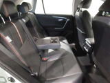 気になる汚れは「まるまるクリン」で解消! 当社の中古車はシートを外して隅々までキレイにクリーニングしてあります。