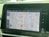 【日産純正の大画面ナビゲーション!】遠くへのお出かけする際の心強い味方です!自車位置の確認はもちろん、Bluetooth接続や機能も充実。大きな画面で各操作もしやすく安心です。