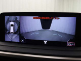 上から車両を見下ろしたような映像をナビゲーション画面に表示する「パノラミックビューモニター」を搭載しています。