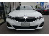 BMWの代名詞の【キドニーグリル】グリルが腎臓のように見えるので【キドニー】と呼ばれるようになりました。一目見ただけでBMWであると認識できる確固たるアイコンとして存在感を放ちます。