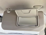 【運転席サンバイザー】鏡が付いているのでメイク直しなどにも便利★