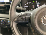 運転中、オーディオの操作をしてて、ハッとしたことはありませんか?ステアリングスイッチは、運転中でもハンドルでオーディオの操作が可能です。安全なドライブをサポートします。