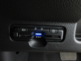 有料道路をキャッシュレスで通行できるETC車載器付きです。運転席足元に設置されています。ETCセットアップ費用は含まれておりません。別途必要となります。