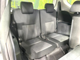 床下収納式のサードシートです。座席部分をコンパクトに収納でき、広大な荷室スペースとしてお使いいただけます!乗車人数や荷物の量など利用シーンに合わせて3列目を有効活用でき、とっても便利♪